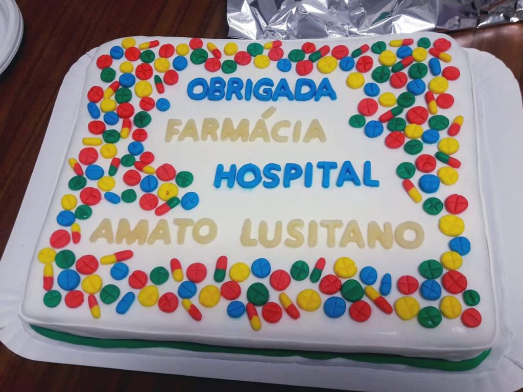 Bolo feito pelo Serviço de Farmácia para comemorar o dia Nacional do Farmacêutico