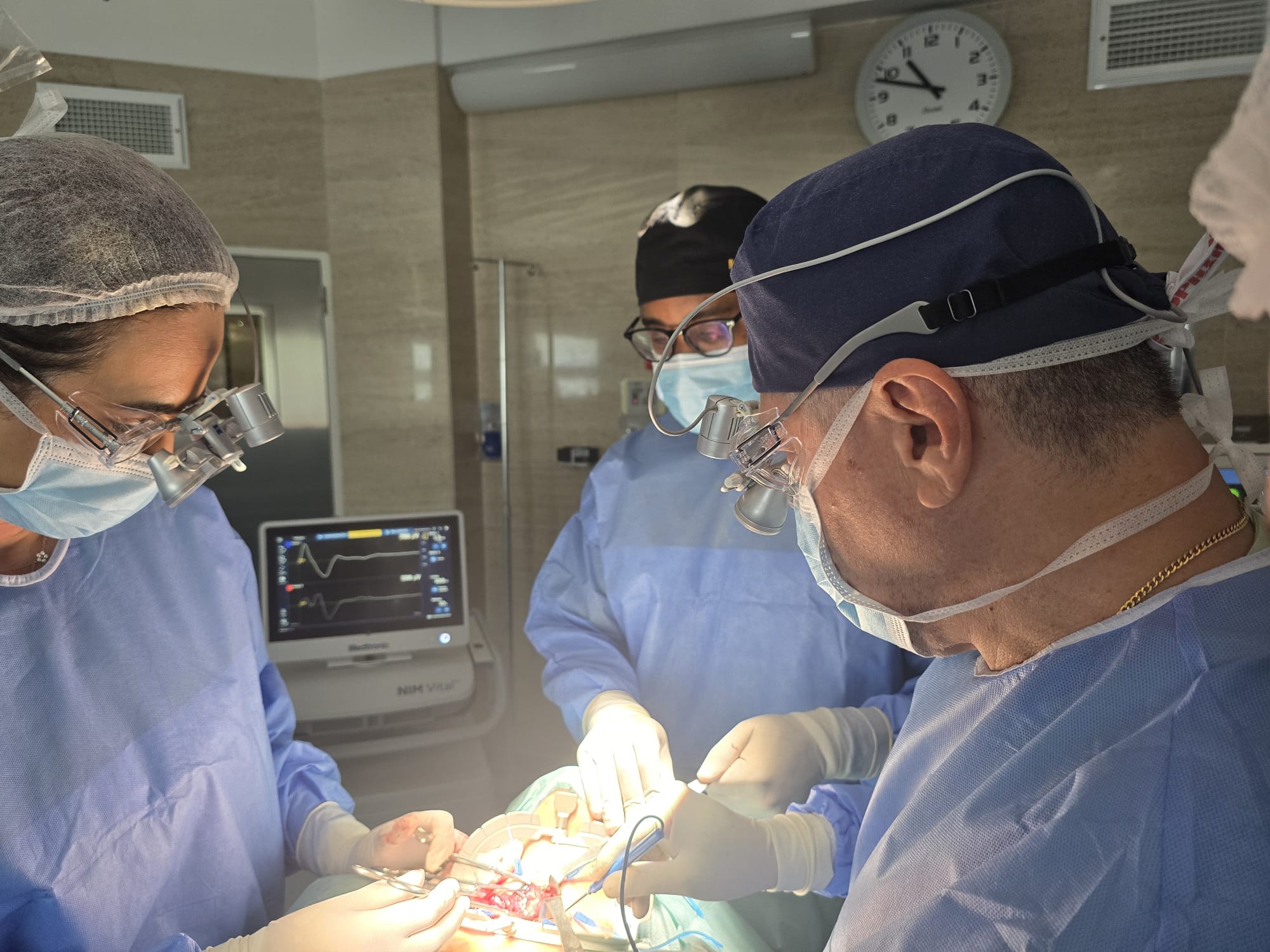 Inovação em Cirurgia da Tiróide com Neuroestimulador